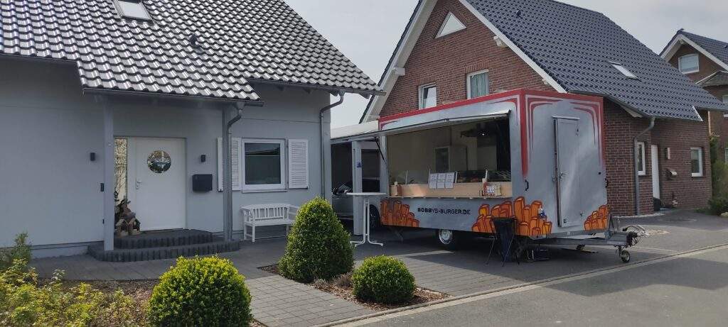 Bobby’s Foodtruck für Event-Catering in Paderborn und Bielefeld – Live-Cooking Highlight für Firmenfeiern und große Hochzeiten.